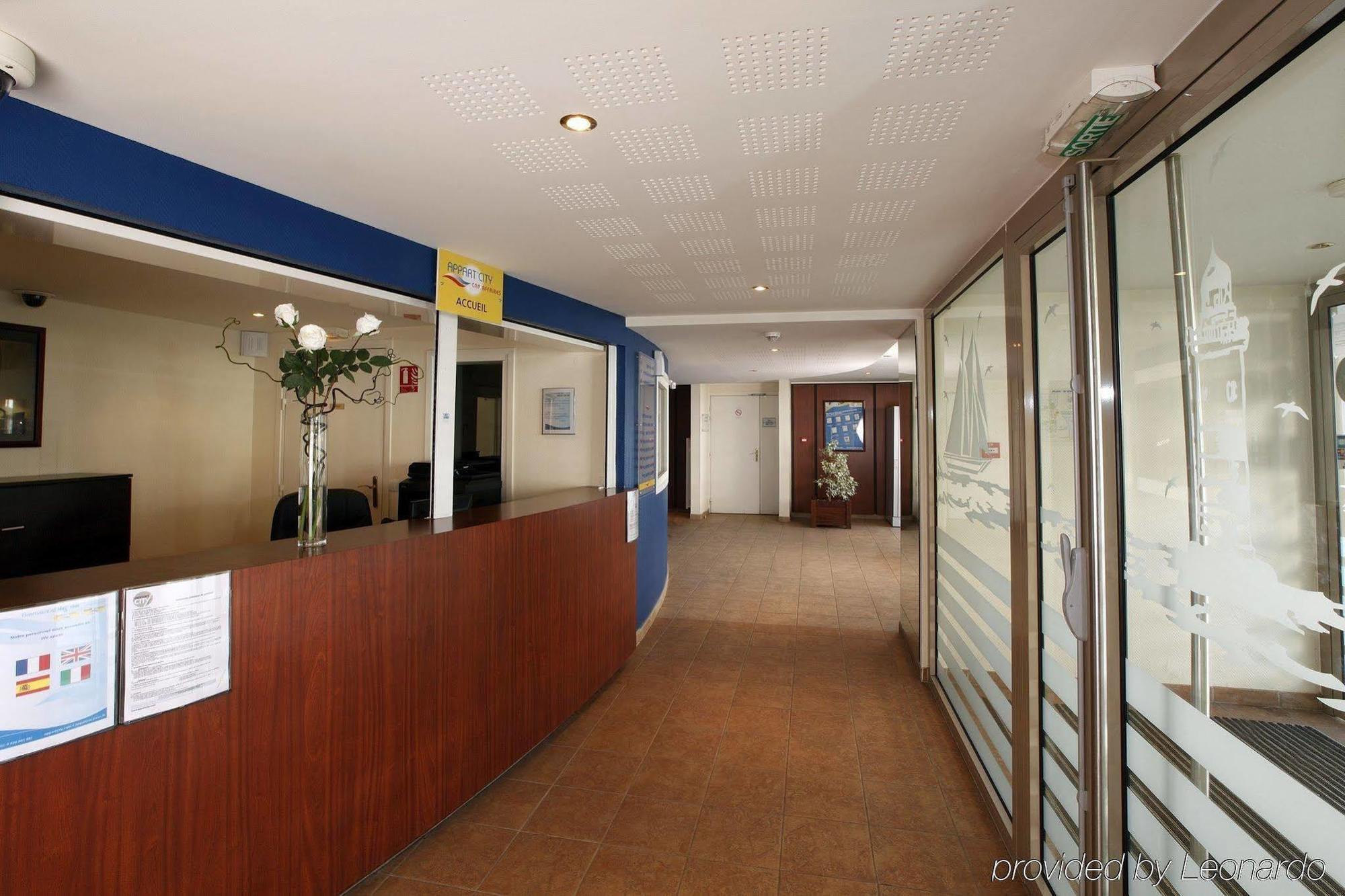 Appart'City Pontoise Cergy-Le-Haut Dalaman gambar